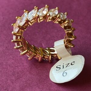 💍 Elegant Women's Fashion Ring 💍 NWT 💍